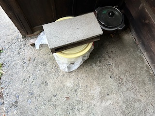 タルに重しをのせる