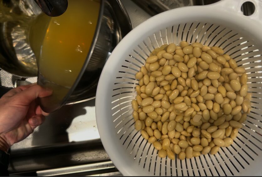 大豆を取り出す